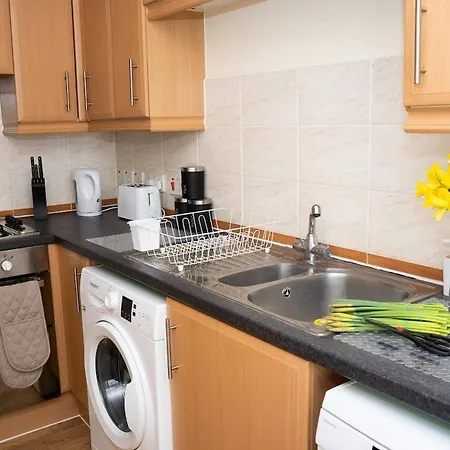 Apartment Yellow Haven Spacious Quiet Free Parking Sleeps 7 Swindon