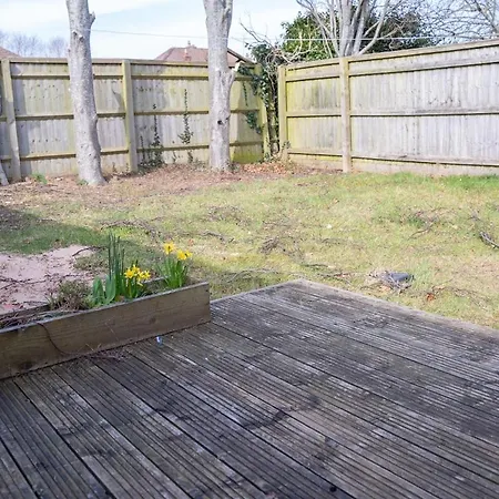 Apartment Yellow Haven Spacious Quiet Free Parking Sleeps 7 *