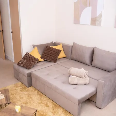 Yellow Haven Spacious Quiet Free Parking Sleeps 7
