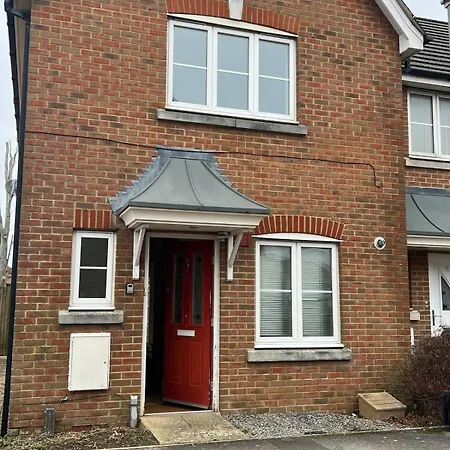 Yellow Haven Spacious Quiet Free Parking Sleeps 7 Apartment Swindon