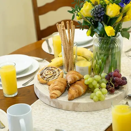 Apartment Yellow Haven Spacious Quiet Free Parking Sleeps 7 *