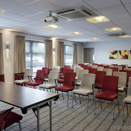 Express West By Ihg Hotel