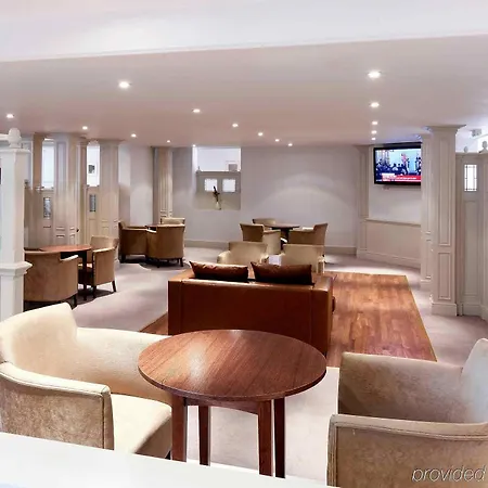 Hotel South Marston And Leisure Club