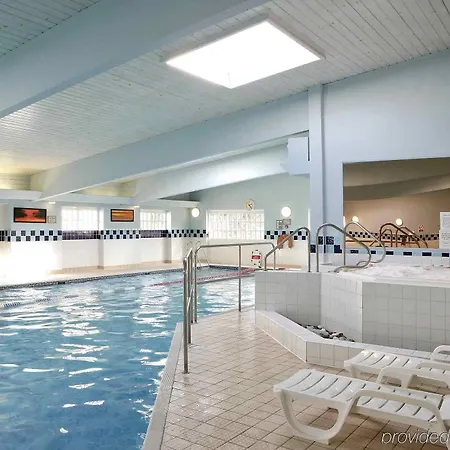 South Marston And Leisure Club Hotel