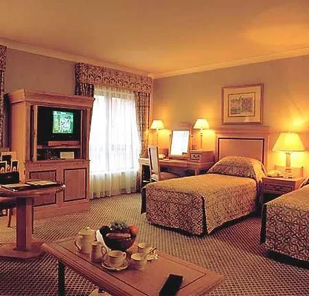 Village Hotel 3*