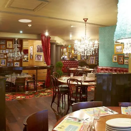 Village Hotel 3*