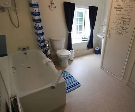 The Village Inn 3*