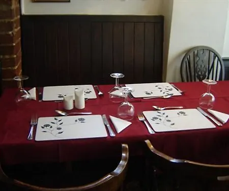 The Fox & Hounds 3*