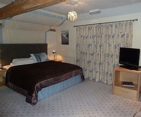 The Highworth 3*