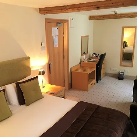 The Highworth 3*