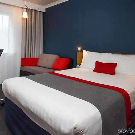 Express West By Ihg Hotel 3*