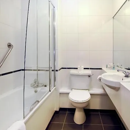 Hotel South Marston And Leisure Club 3*