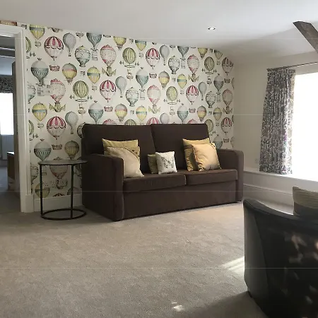 The Highworth 3*