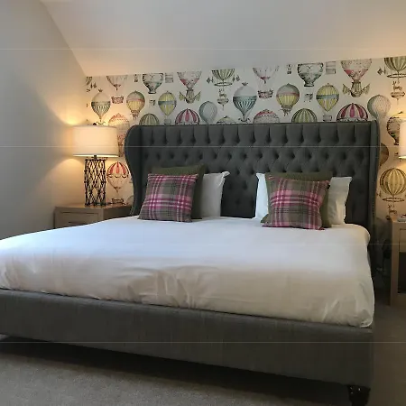 The Highworth 3*