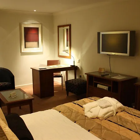 Alexandra House 4* Swindon