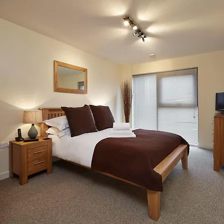 The Paramount, Apartment