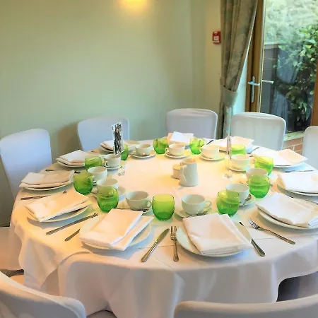 The Highworth 3*