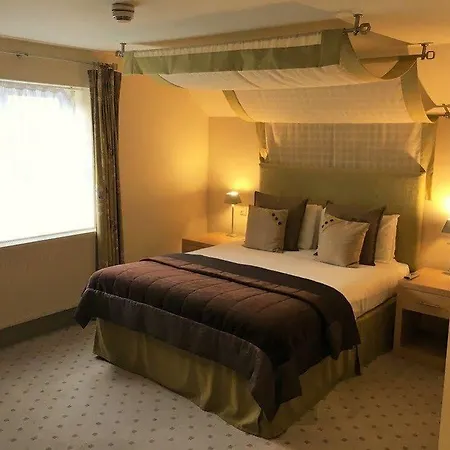The Highworth 3* Swindon