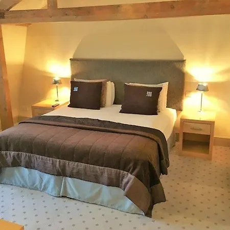 The Highworth 3* Swindon