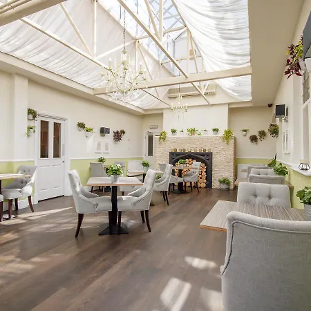 Hotel The Highworth