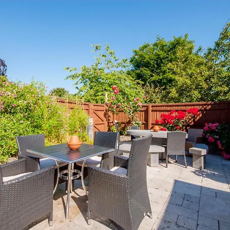 The Highworth 3*