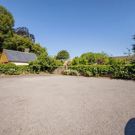 The Highworth 3*