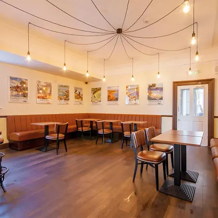 The Highworth 3*