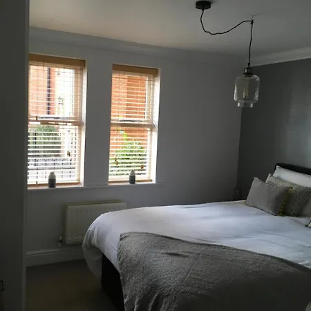 Godwin Court 21 *
