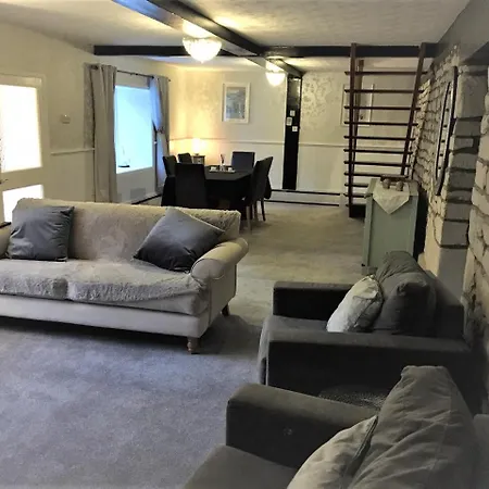 Boxwood Guest House. Swindon