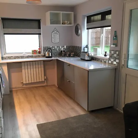 Boxwood Guest House. * Swindon