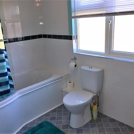 Boxwood Guest House. Bed & Breakfast Swindon
