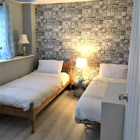 Boxwood Guest House. Bed & Breakfast