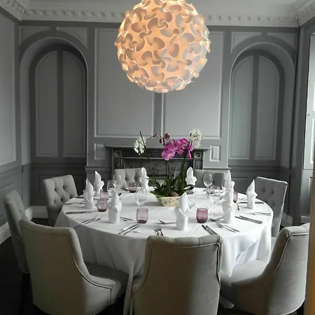 The Highworth 3*