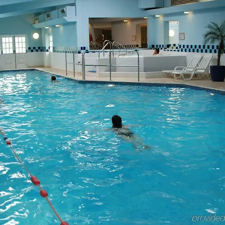 Hotel South Marston And Leisure Club 3*