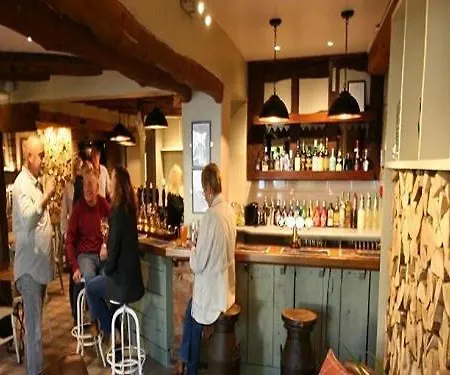 The Fox & Hounds 3* Swindon